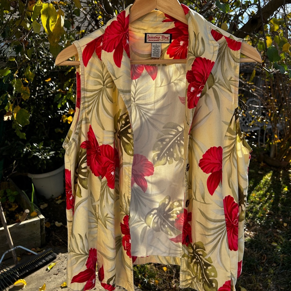 90’s sleeveless tropical button up